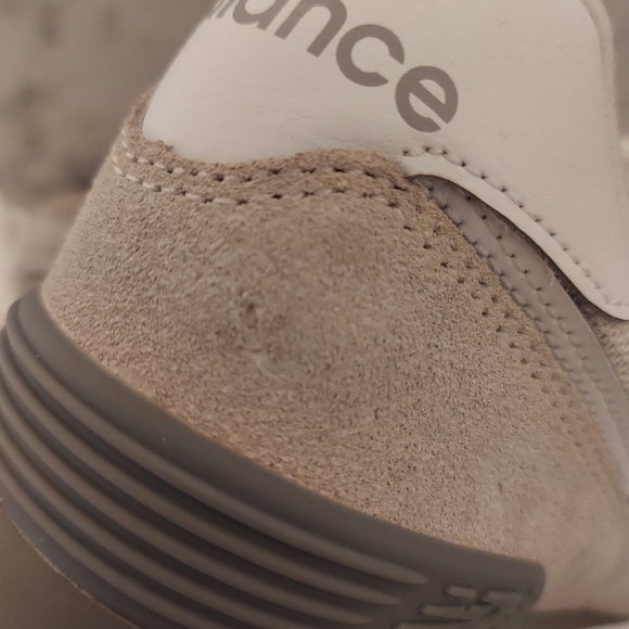 Pre-owned 2024 New Balance 574 - Picture 9 of 11